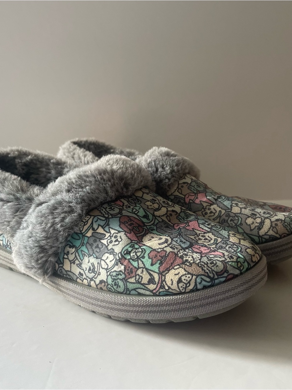 BOBS from Skechers Women's Keepsakes Ice Angel Dog Print Slippers Gray 7